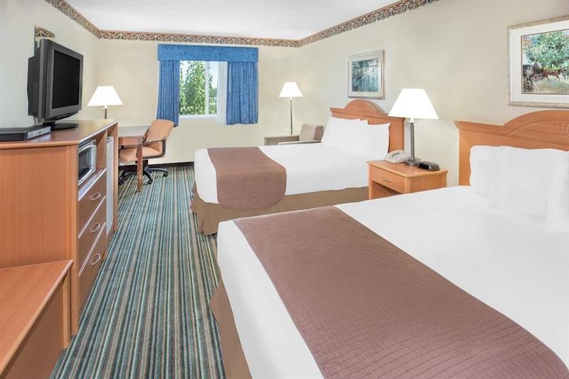 ชัวร์สเตย์ พลัส โฮเต็ล บาย เบสต์เวสเทิร์น เรดดิ้ง Hotel ภายนอก รูปภาพ