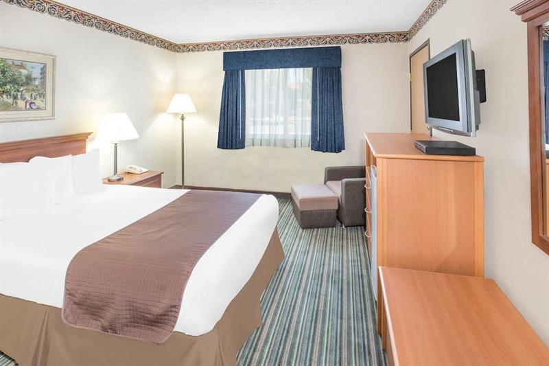 ชัวร์สเตย์ พลัส โฮเต็ล บาย เบสต์เวสเทิร์น เรดดิ้ง Hotel ภายนอก รูปภาพ
